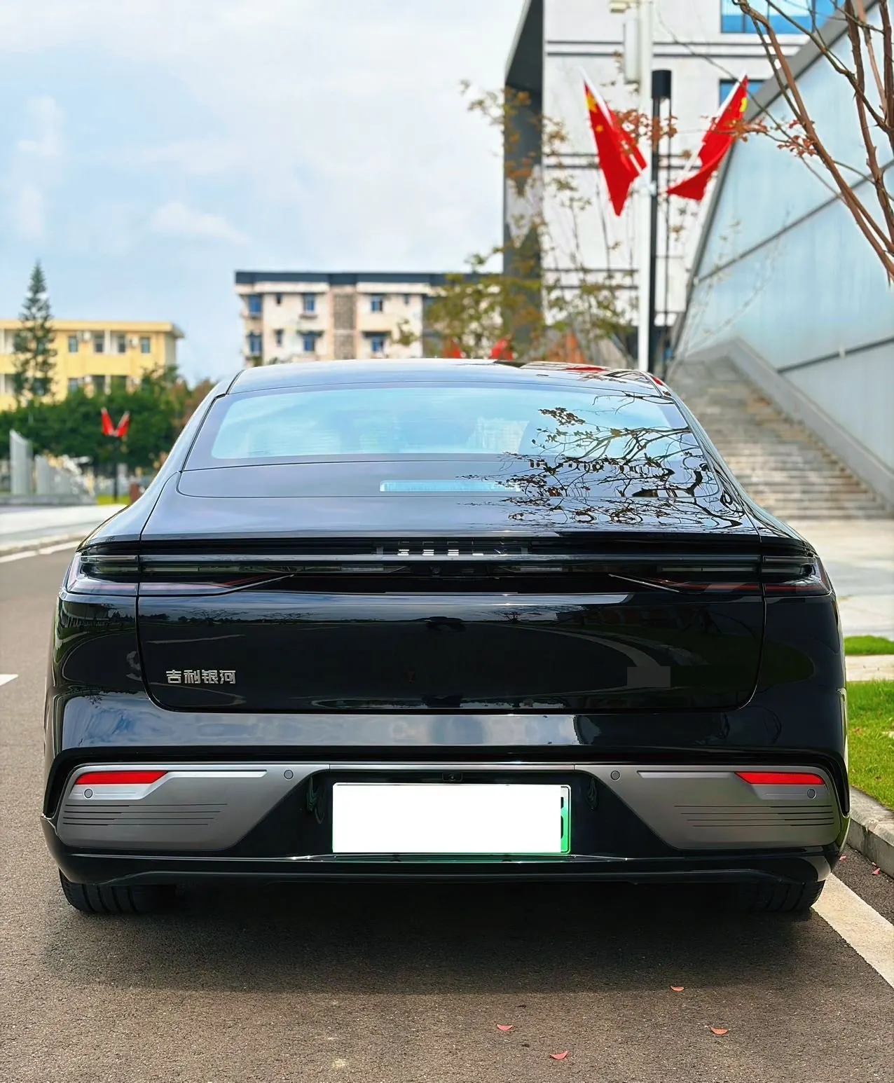 Geely Galaxy 2025 Xingyao 8 EM-i 1.5 130km Premium Edition Automatic Gear 5