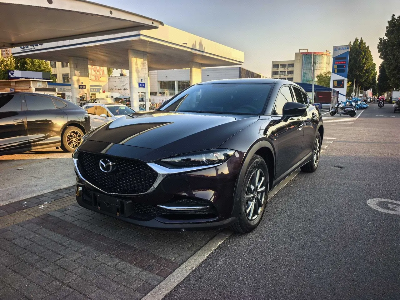 Открыть галерею: Mazda 2020 CX-4 100.00g Drive Blue Sky Vigor Edition Automatic Gear