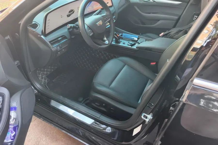 Cadillac 2025 CT5 2.0T 28T City Sports Edition Automatic Gear 3