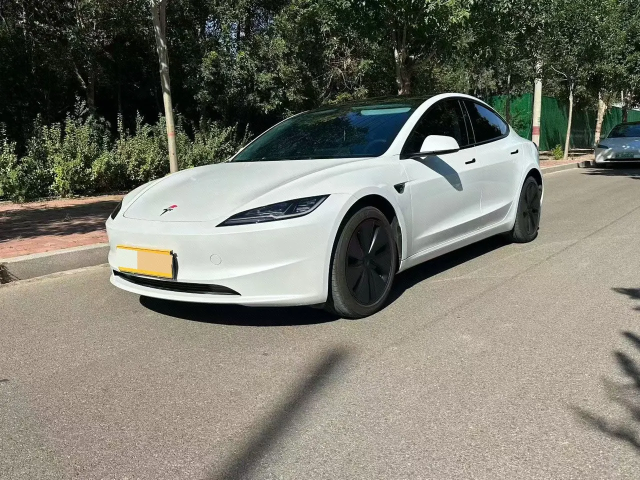 Open image lightbox: Tesla 2025 Model 3 rear-wheel drive version of automatic transmission