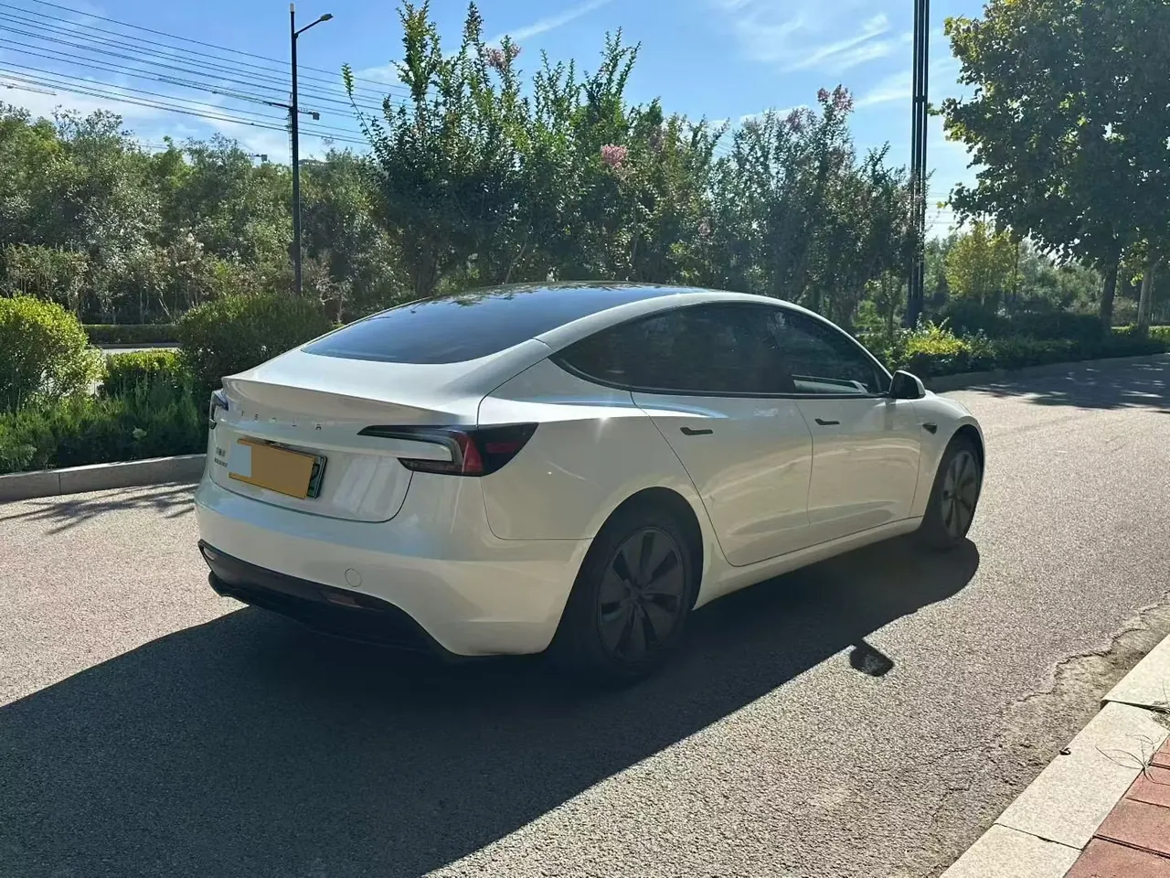 Tesla 2025 Model 3 rear-wheel drive version of automatic transmission 3