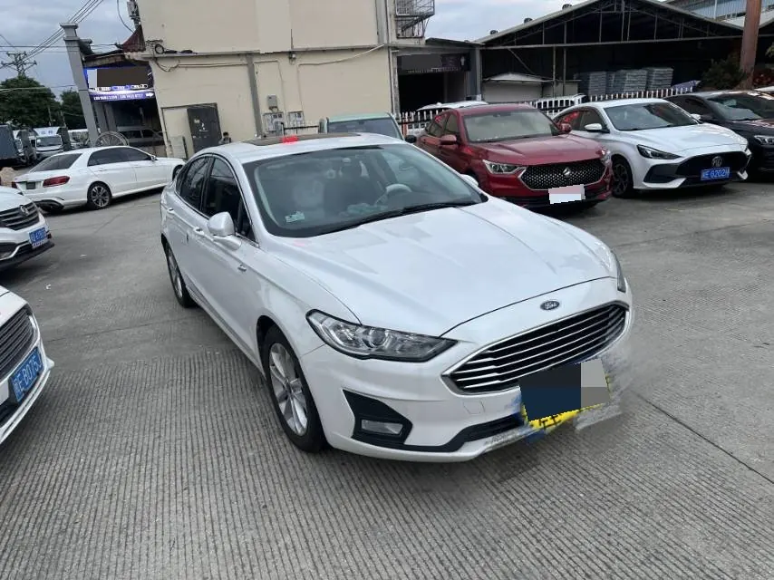 Ford 2020 Mondeo 2.0T EcoBoost 200 luxury automatic gear 3