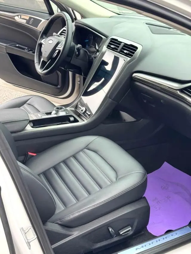 Ford 2020 Mondeo 2.0T EcoBoost 200 luxury automatic gear 9