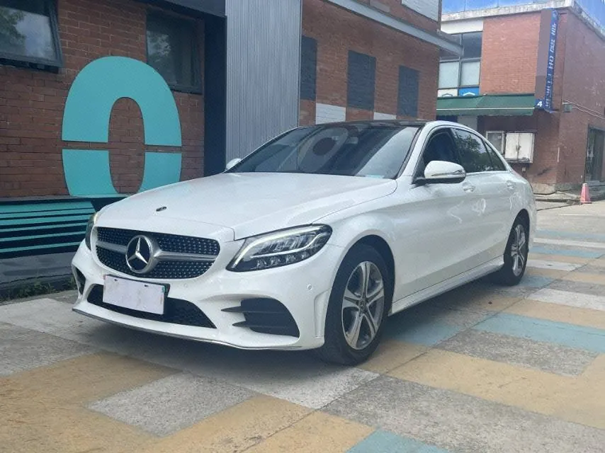 Открыть галерею: Mercedes Benz Class C 2020 C 260 L 48V 1.5T Sports Edition Automatic Gear