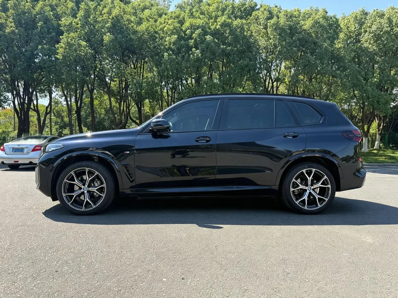 BMW 2025 X5 xDrive30Li 48V 2.0T exclusive m sports obsidian night suit automatic gear 3
