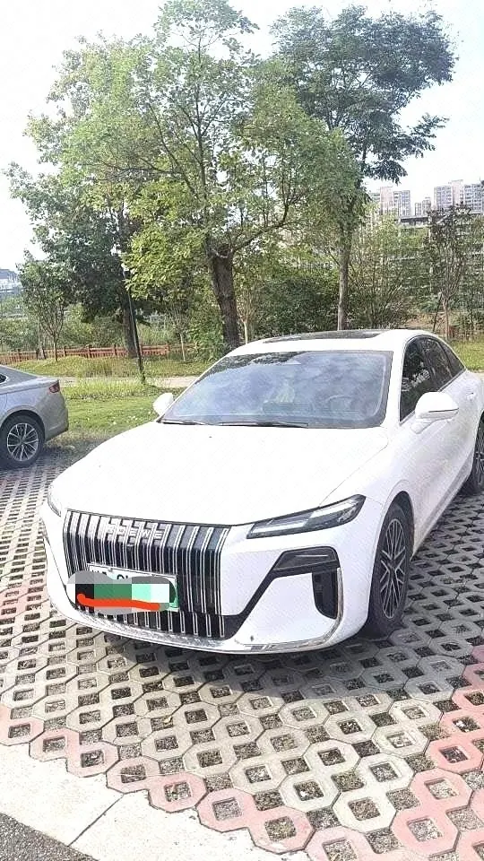 Roewe 2025 M7 DMH 1.5 160km Pleasant Edition Automatic Gear - View 1