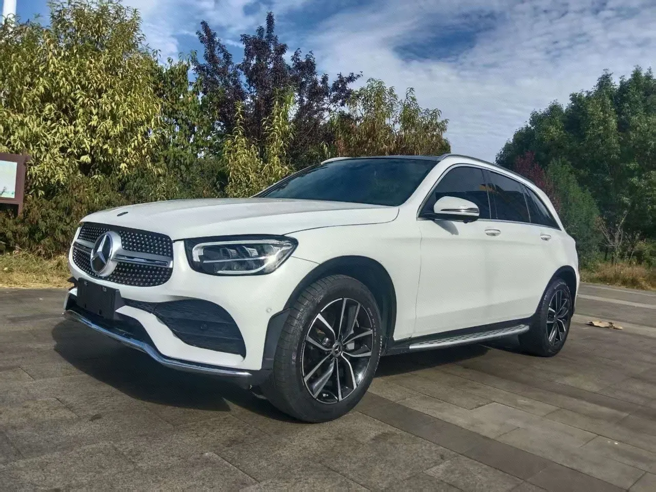 Открыть галерею: Mercedes Benz 2021 GLC 300 L 4MATIC 2.0T Dynamic Automatic