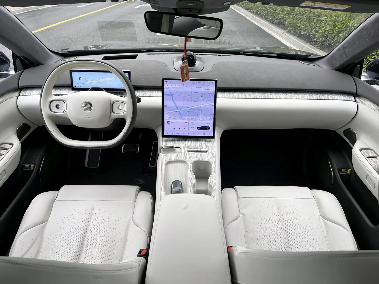 NIO 2023 ET7 75kWh automatic gear 2