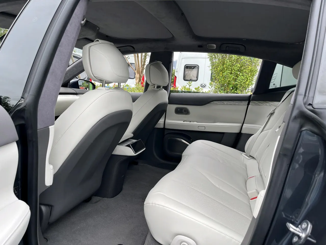 NIO 2023 ET7 75kWh automatic gear 3