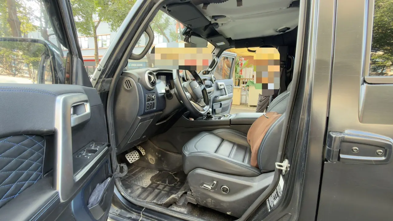 Beijing 2021 BJ40 2.0T 4-wheel-drive blade hero version chivalrous (front and rear electric lock) automatic gear 2