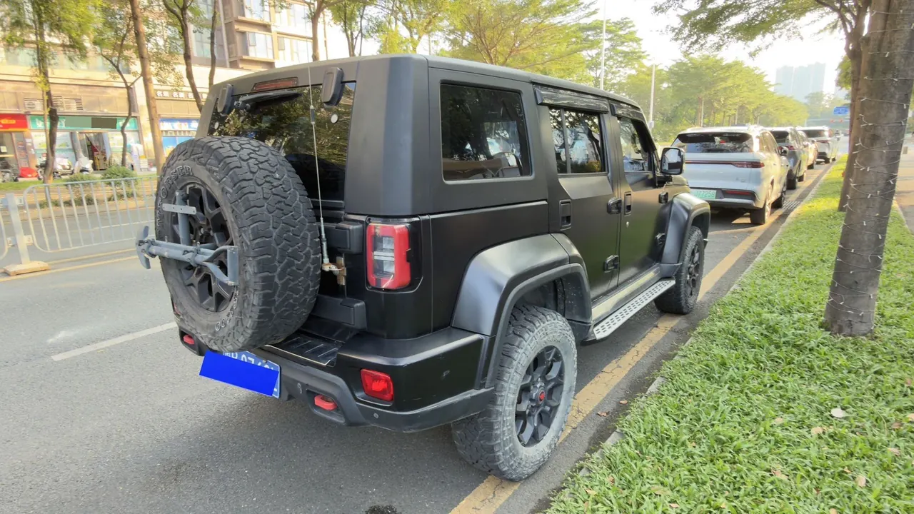 Beijing 2021 BJ40 2.0T 4-wheel-drive blade hero version chivalrous (front and rear electric lock) automatic gear 3