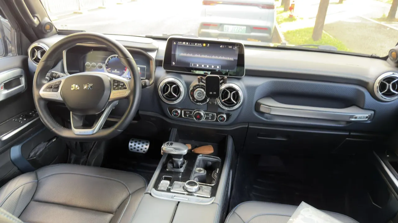 Beijing 2021 BJ40 2.0T 4-wheel-drive blade hero version chivalrous (front and rear electric lock) automatic gear 5