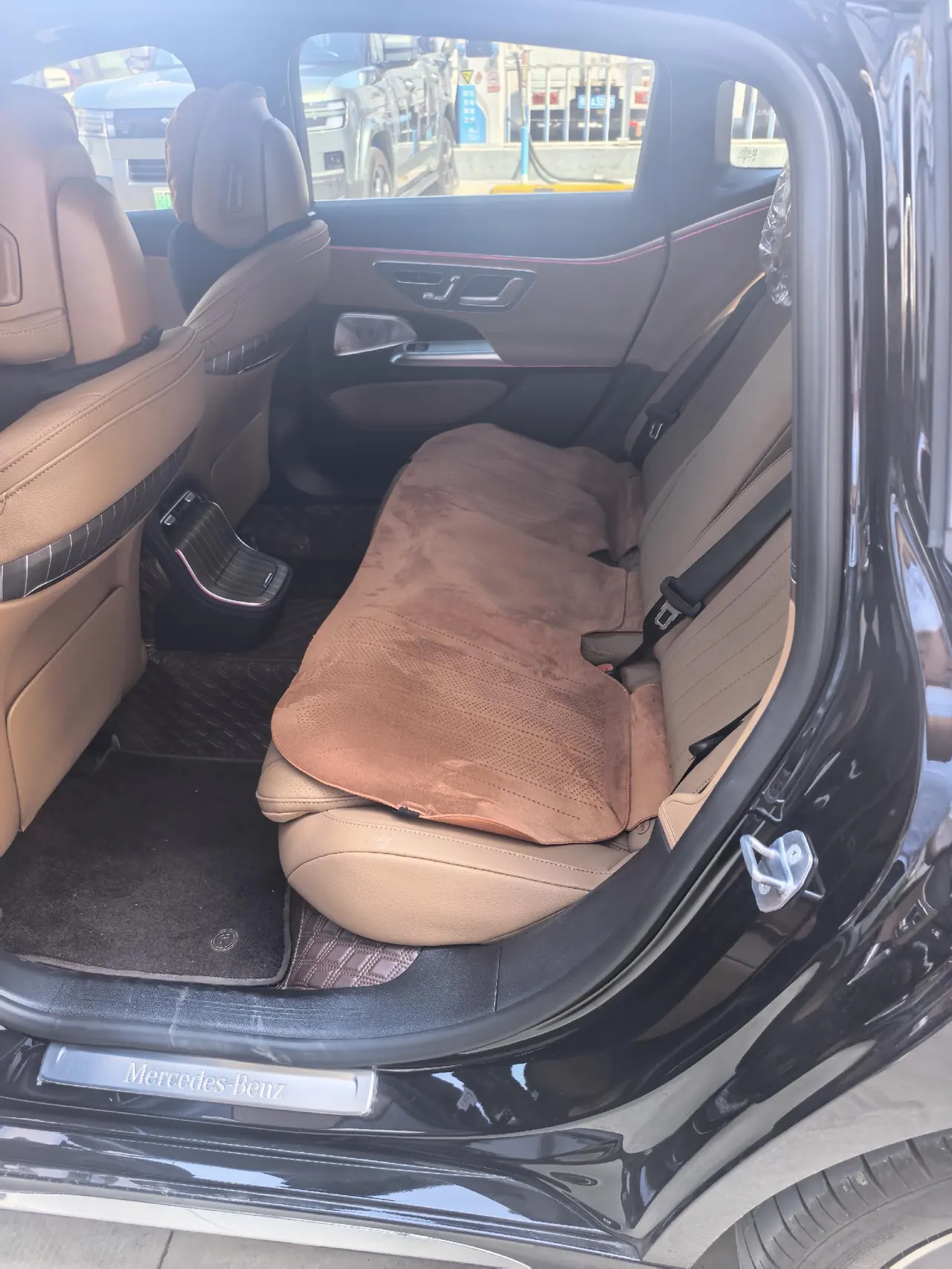 Mercedes Benz E Class 2025 E 300 L 48V 2.0T Luxury Automatic Gear 4
