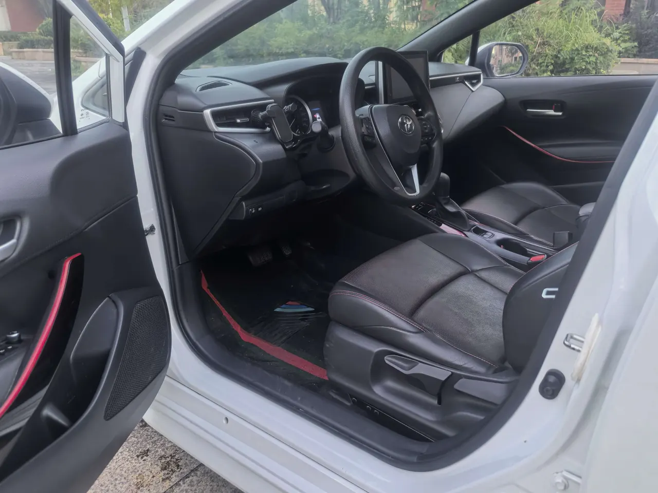 Toyota 2021 Lei Ling 1.2T Stepless 185T Sports Edition Automatic Gear 2
