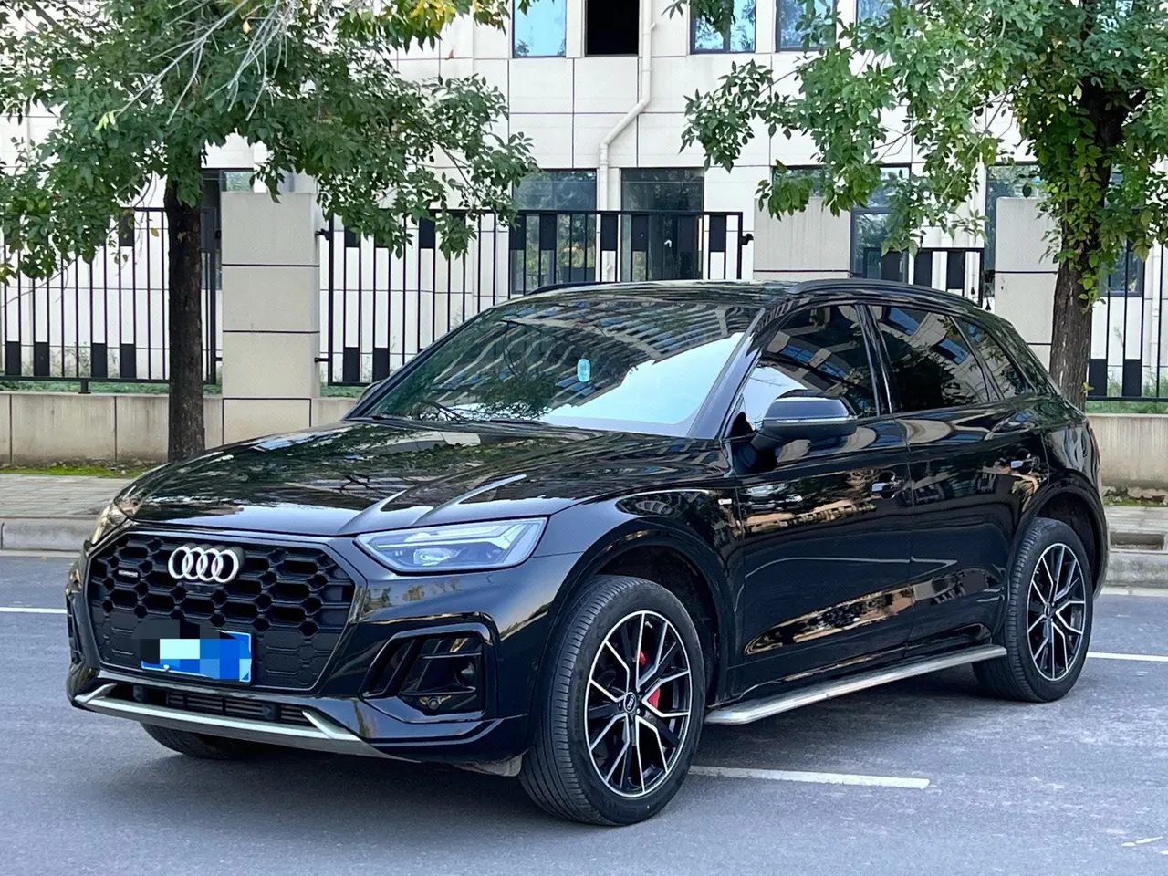Открыть галерею: Audi 2025 Q5L 2.0TFSI 45TFSI 45th Anniversary Collection Edition Quattro Deluxe Dynamic Automatic