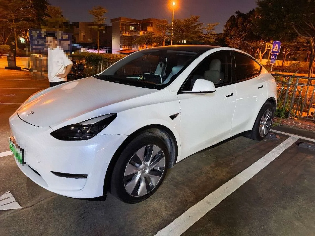 打开图片灯箱:Tesla 2021 Model Y long endurance all-wheel drive version automatic transmission