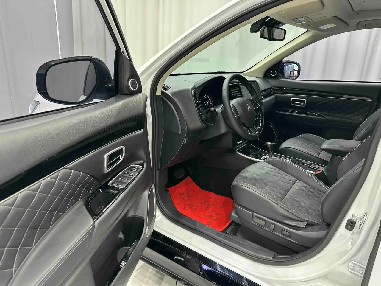 Mitsubishi 2021 Outlander 2.0 Stepless Two-Drive Obsidian Version 5-seat Automatic Gear 2