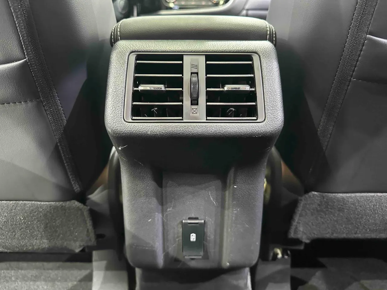 Mitsubishi 2021 Outlander 2.0 Stepless Two-Drive Obsidian Version 5-seat Automatic Gear 6