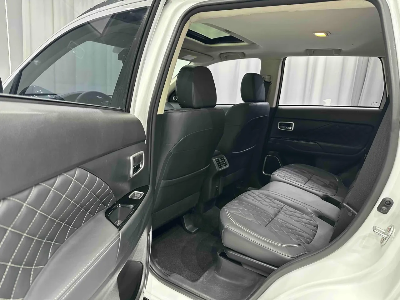 Mitsubishi 2021 Outlander 2.0 Stepless Two-Drive Obsidian Version 5-seat Automatic Gear 7