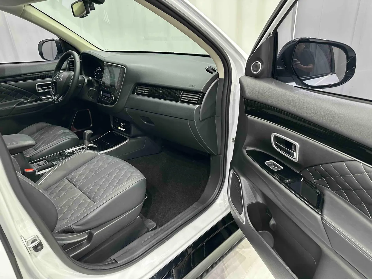 Mitsubishi 2021 Outlander 2.0 Stepless Two-Drive Obsidian Version 5-seat Automatic Gear 8