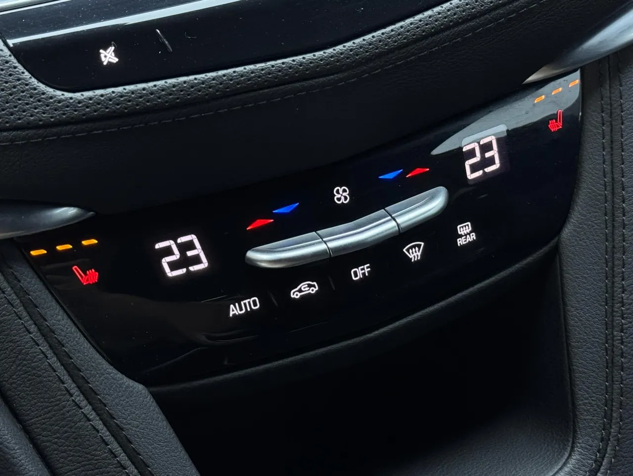 Cadillac 2023 XT5 48V 2.0T Two-Drive Fashion Automatic Gear 18