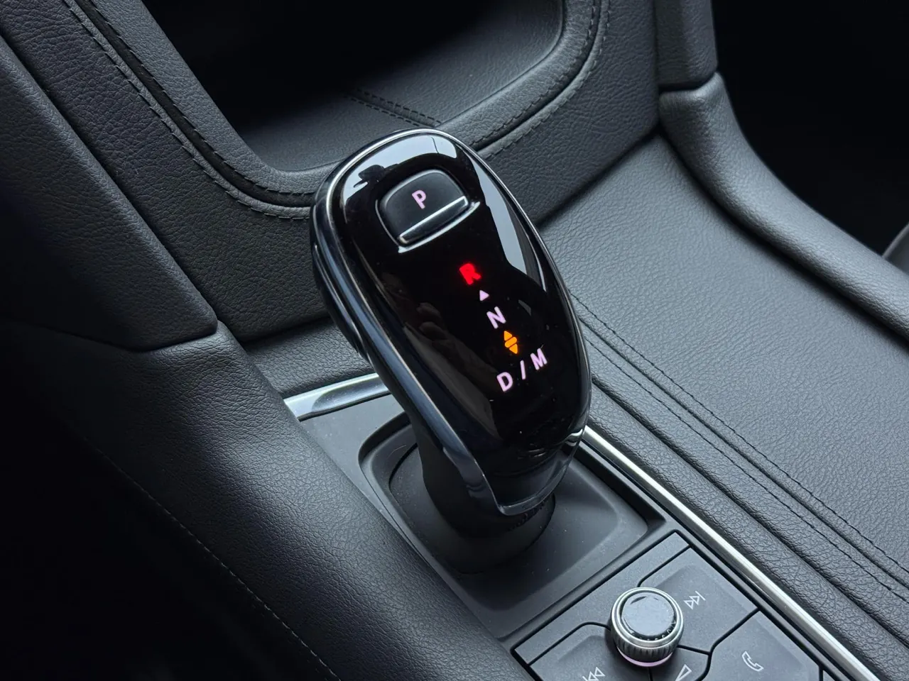 Cadillac 2023 XT5 48V 2.0T Two-Drive Fashion Automatic Gear 8