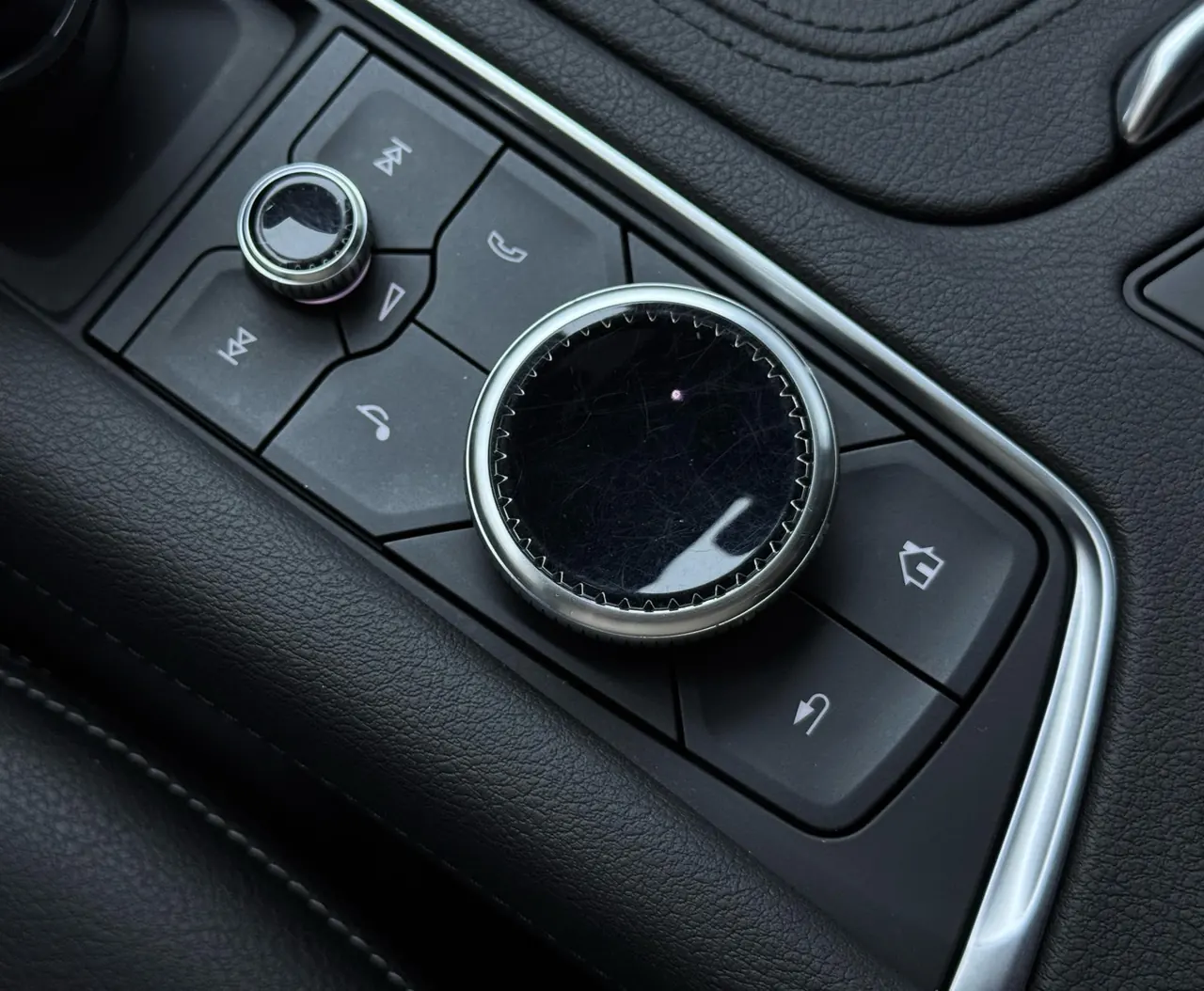 Cadillac 2023 XT5 48V 2.0T Two-Drive Fashion Automatic Gear 9