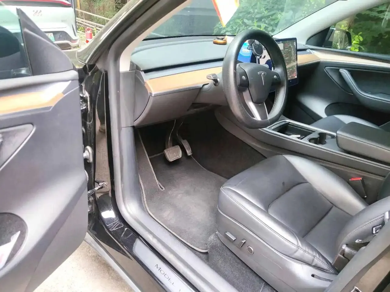 Tesla 2021 Model Y Standard Endurance Rear Drive Automatic Gear 3