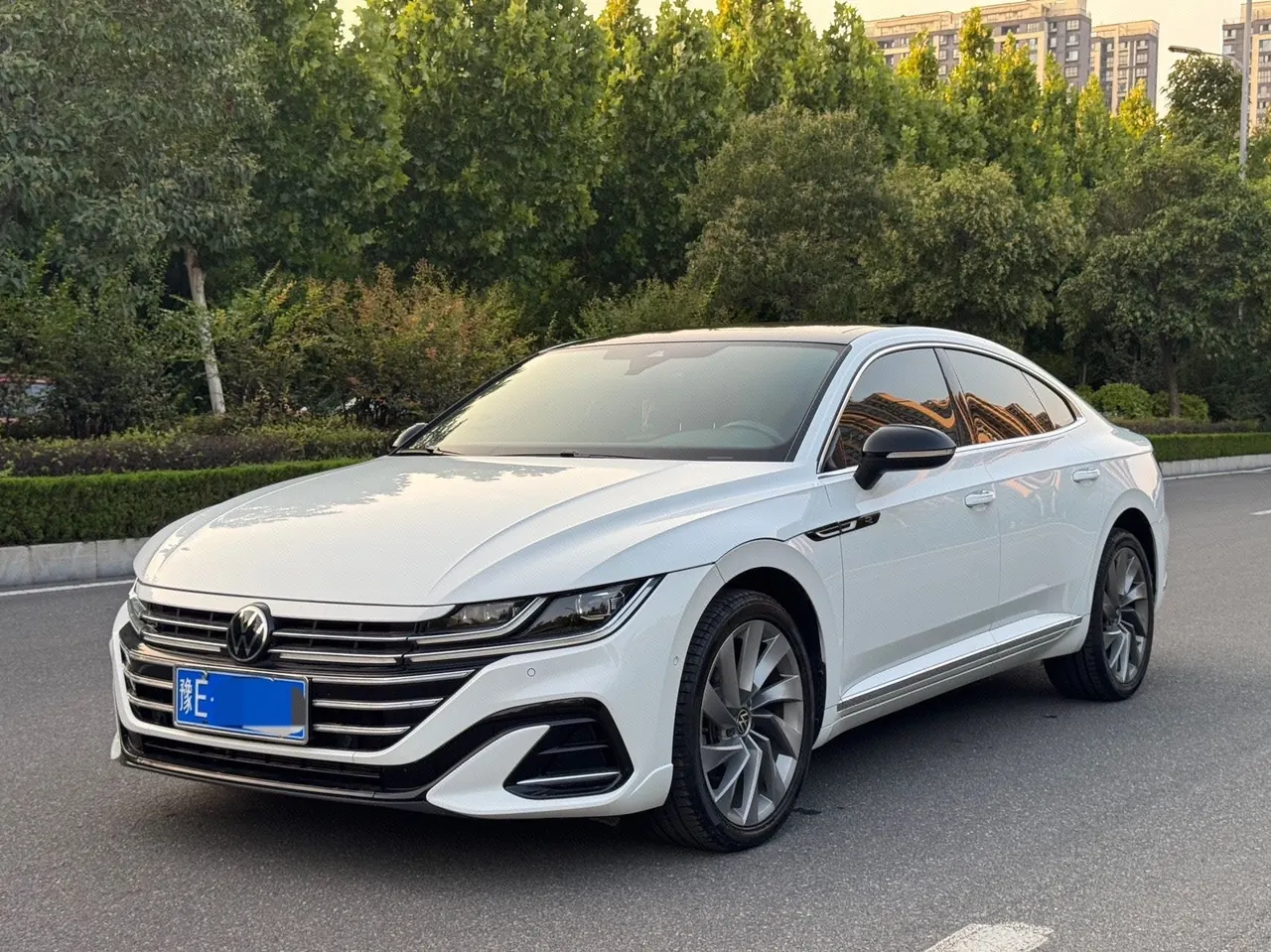 Open image lightbox: Volkswagen 2024 CC 2.0TSI 380TSI eye-catching automatic gear