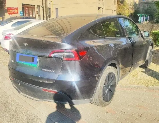 Tesla 2024 Model Y rear-wheel drive version automatic transmission 2