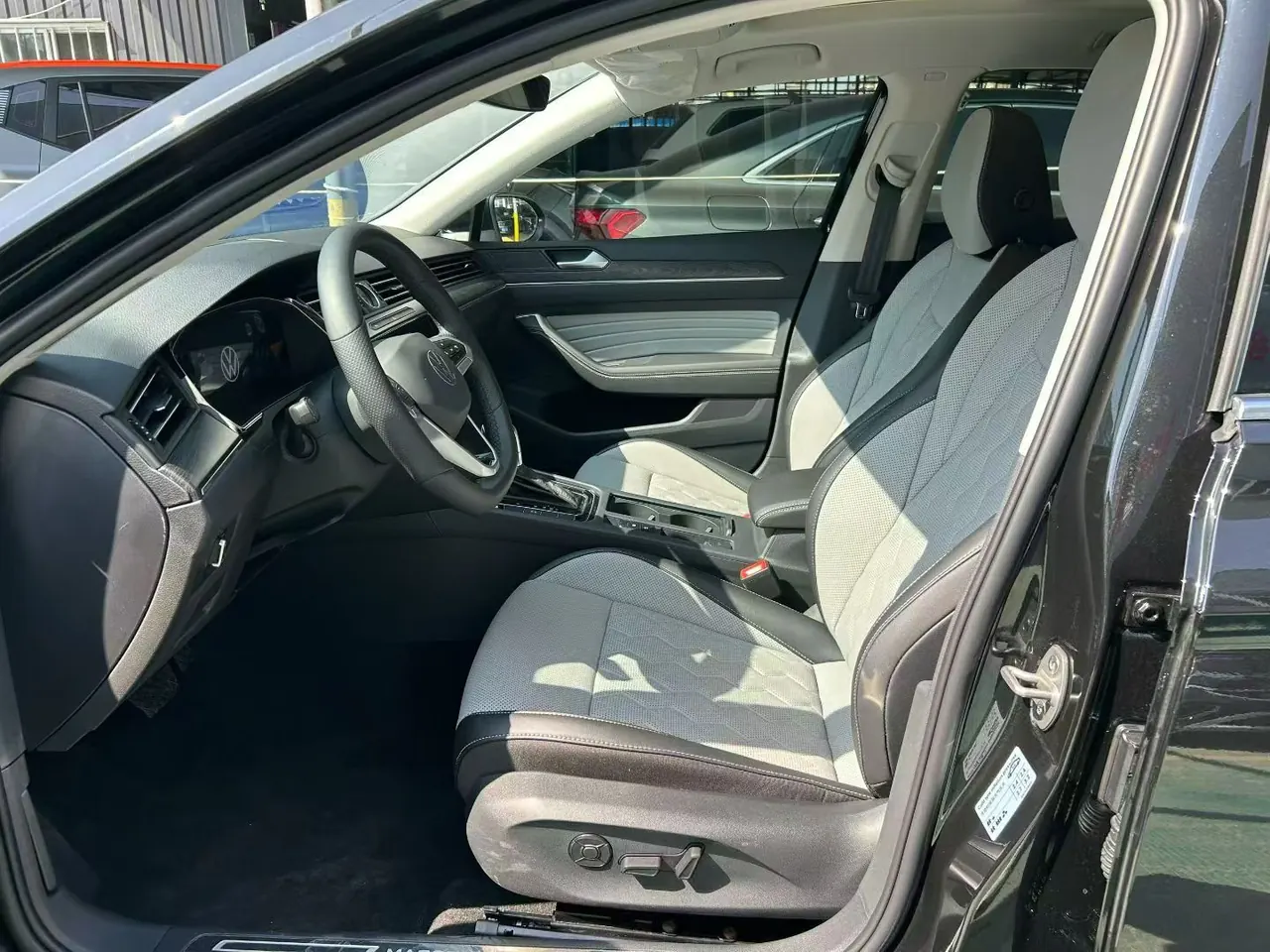 Volkswagen 2025 Magotan 2.0TSI 330TSI 2 million luxury automatic gear 4