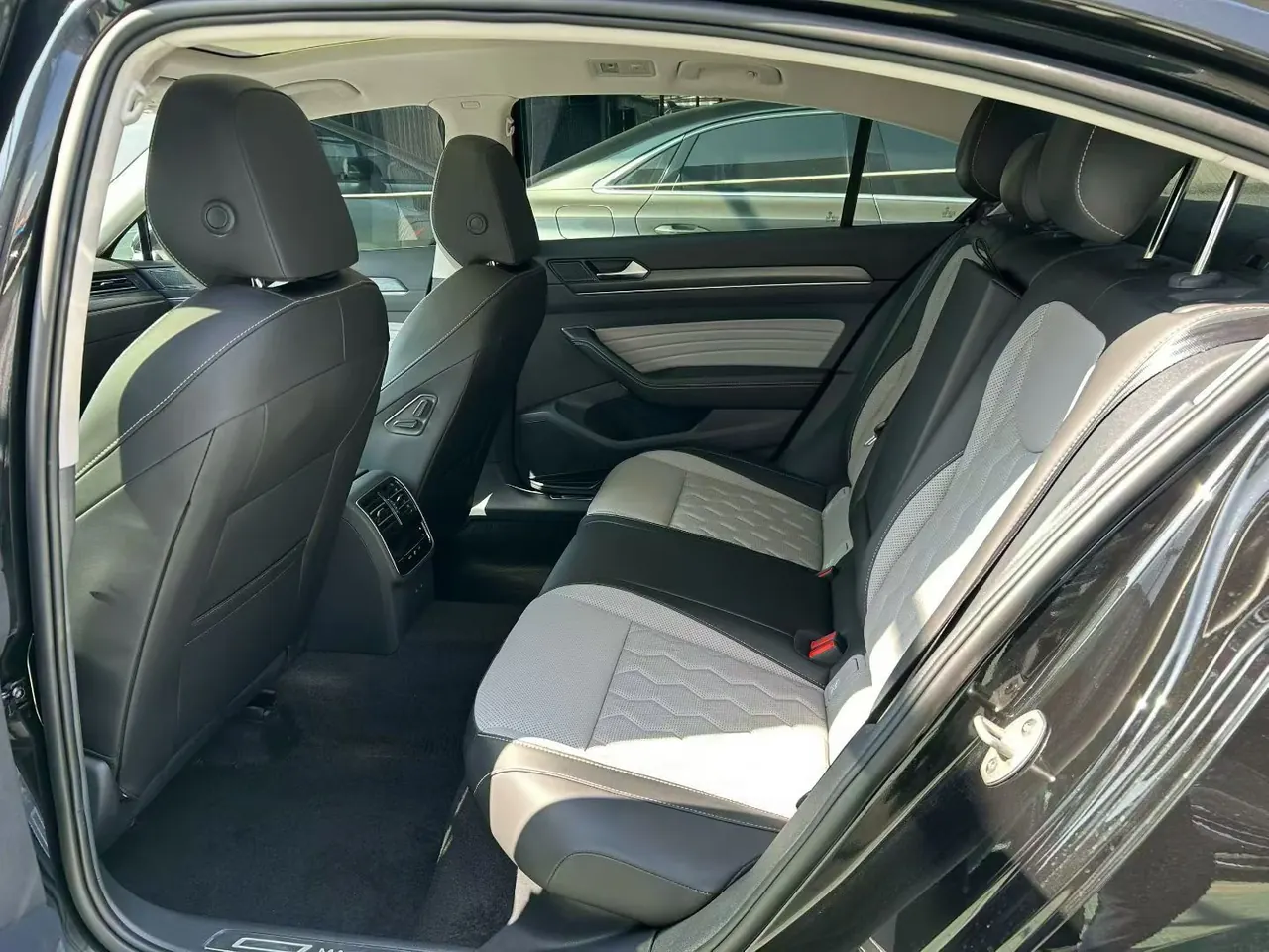 Volkswagen 2025 Magotan 2.0TSI 330TSI 2 million luxury automatic gear 6