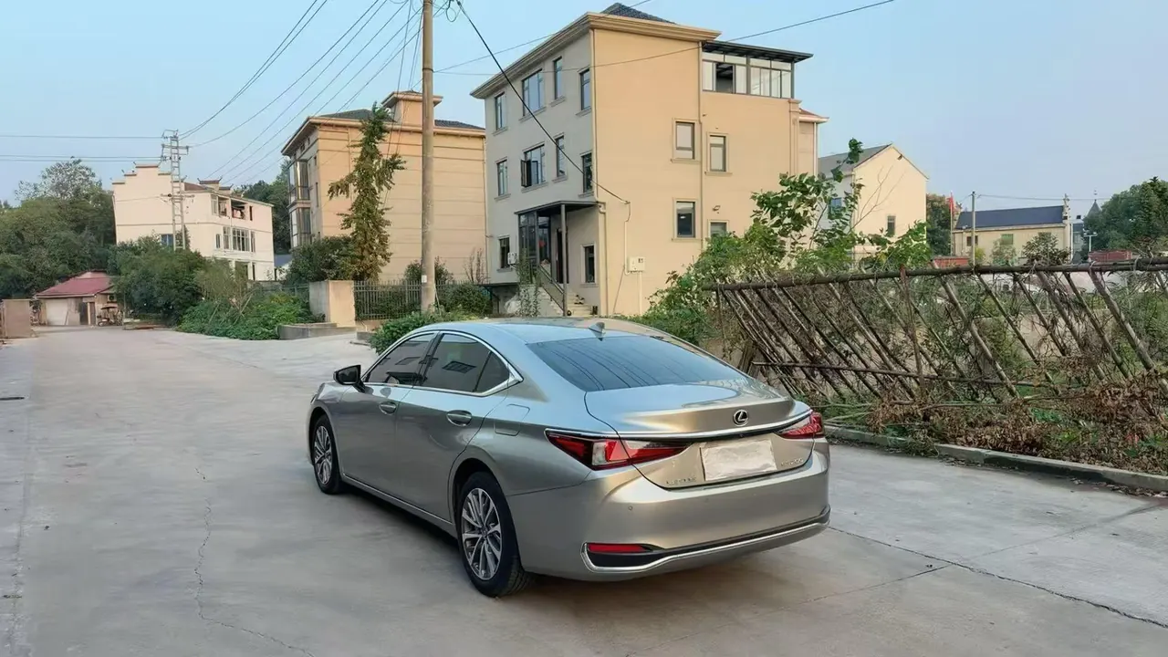 Lexus ES (Imported) 2023 ES200 2.0 Stepless Premium Edition Automatic Gear 7