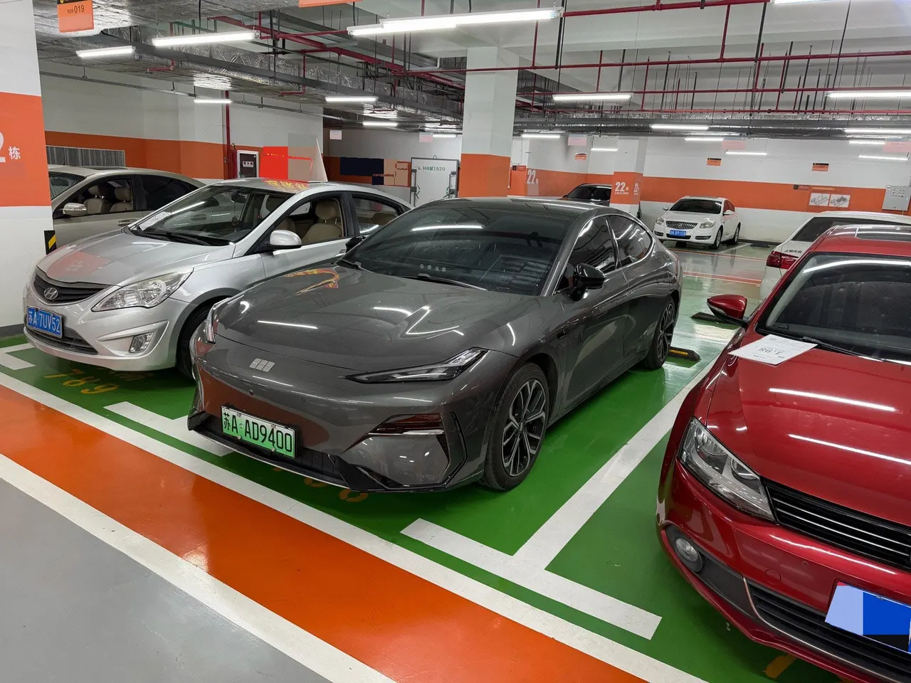 打开图片灯箱:Geely Galaxy 2025 E 8 700km sailing smart driving version of automatic gear