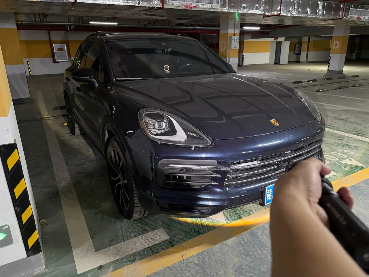 Porsche Cayenne (Imported) 2023 Cayenne 3.0T Platinum Edition Automatic Gear 2