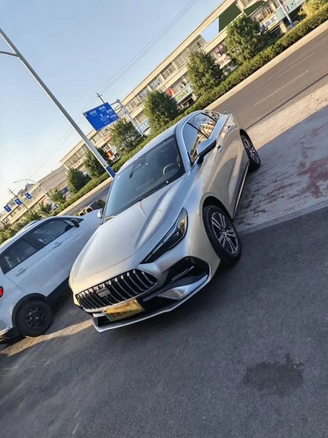 Open image lightbox: Geely Galaxy 2025 xingyao 6 EM-i 1.5 125km exploration version automatic gear