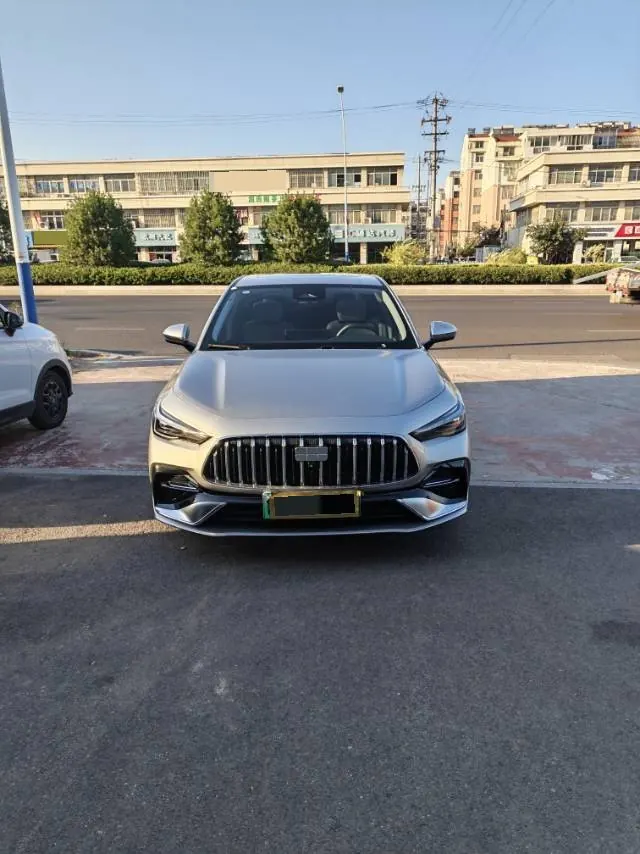 Geely Galaxy 2025 xingyao 6 EM-i 1.5 125km exploration version automatic gear 2