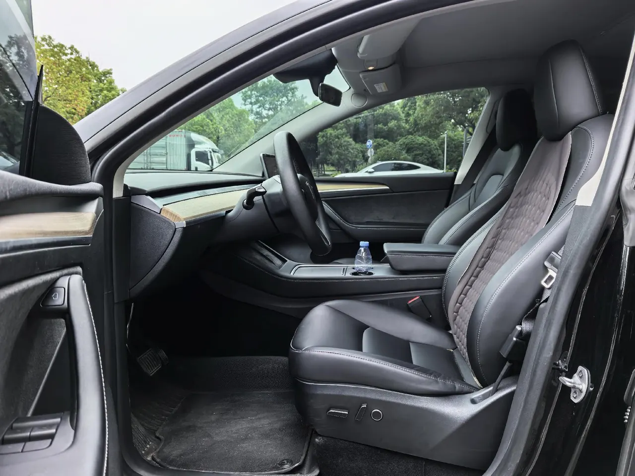 Tesla 2022 Model Y rear-wheel drive version automatic transmission 3