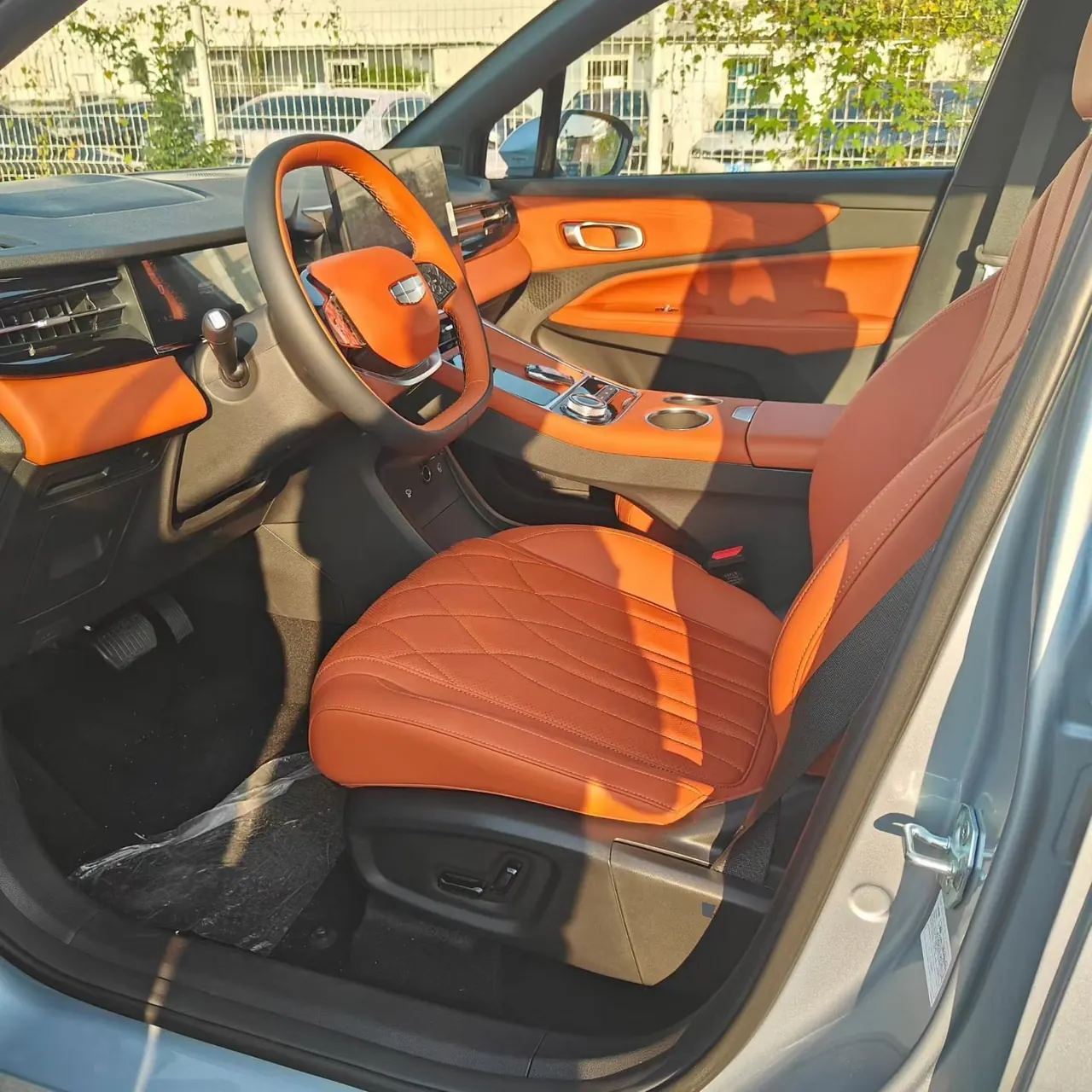 Geely 2026 Boyue REV 375km Long Endurance Platinum Extended Range Zhizun Edition Automatic Gear 5