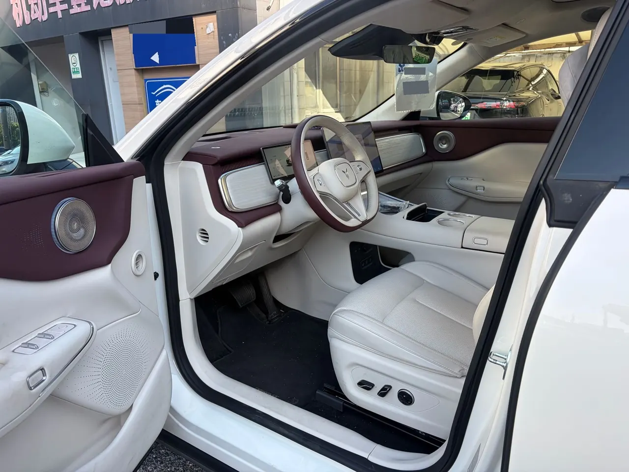 Voyah 2025 bosom friend four-wheel drive dry Kun version automatic gear 3