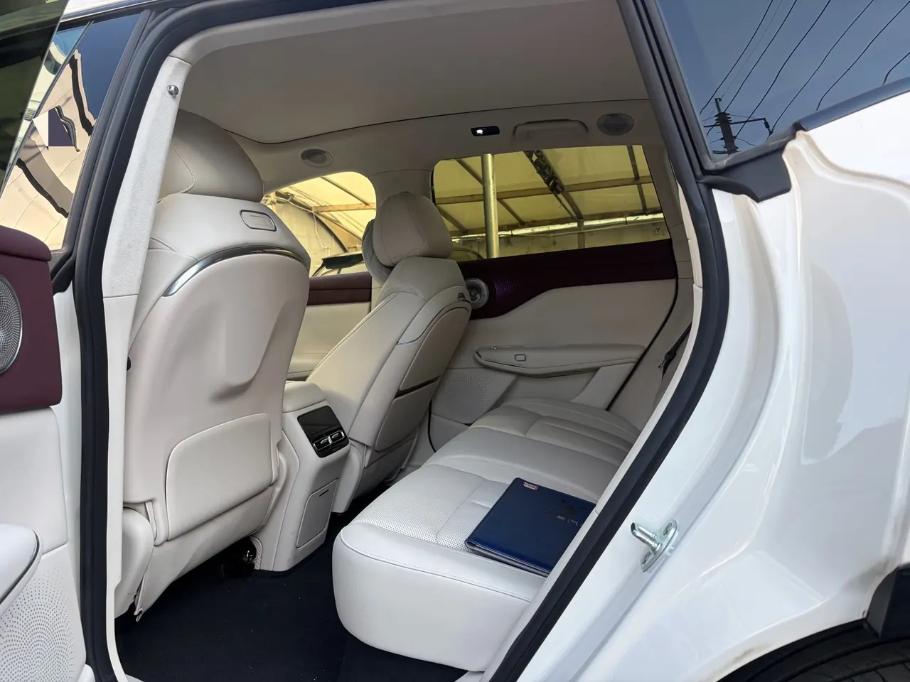 Voyah 2025 bosom friend four-wheel drive dry Kun version automatic gear 4