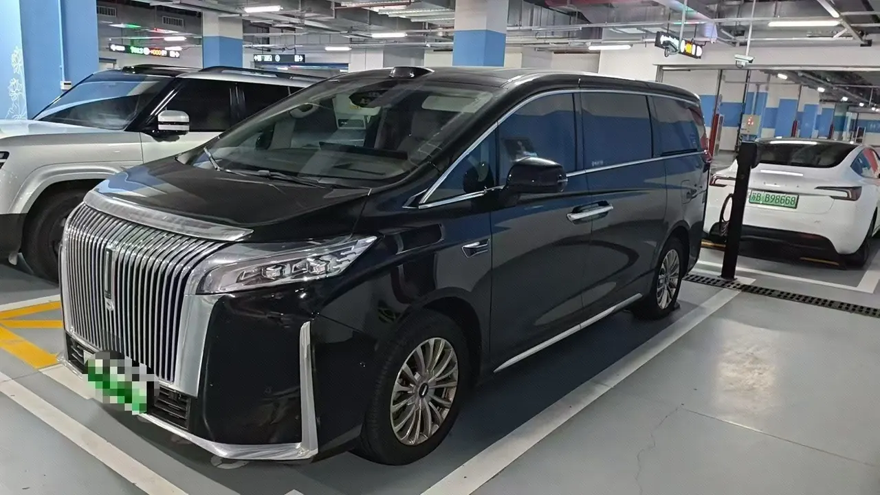 Open image lightbox: WEY 2025 VV7 Hi4 1.5T Four-Wheel-Drive Automatic Model