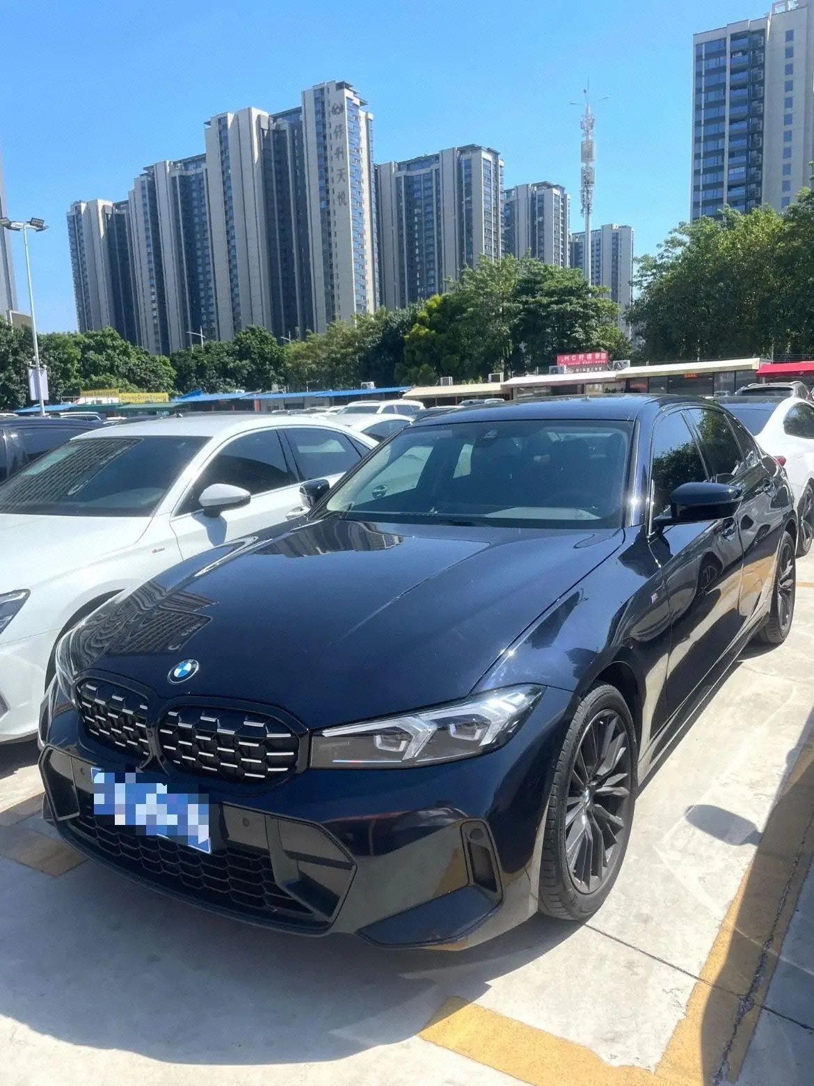 Открыть галерею: BMW 3 Series 2024 325Li 2.0T M Sports Obsidian Night Suit Automatic Gear