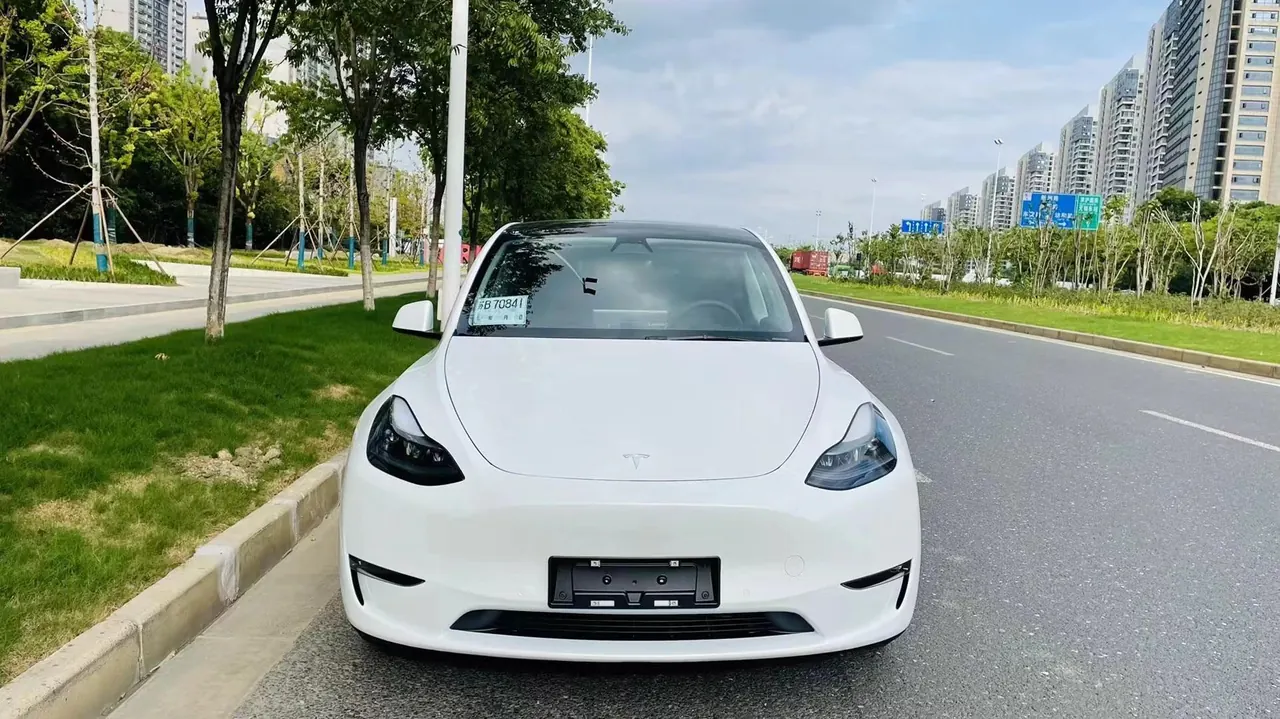 Tesla 2022 Model Y rear-wheel drive version (facelift) automatic gear 2