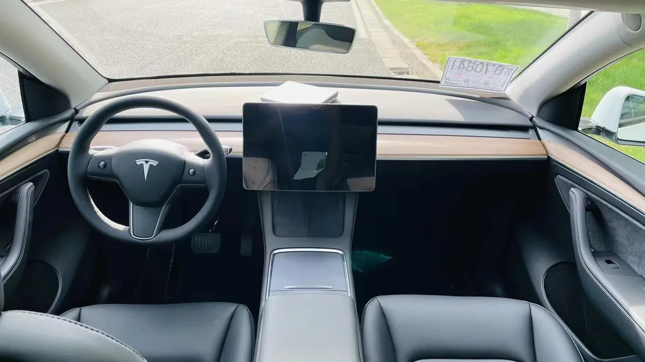 Tesla 2022 Model Y rear-wheel drive version (facelift) automatic gear 4