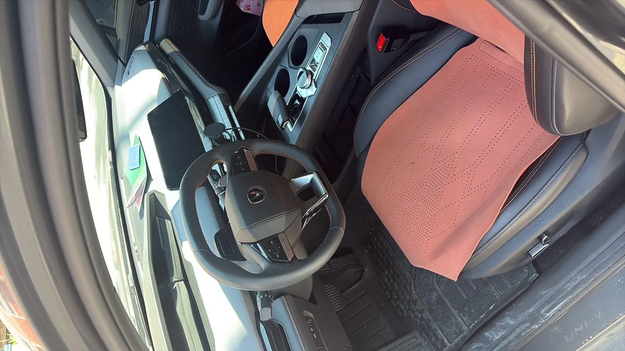 ChangAn 2022 UNI-V 1.5T honorable automatic gear 3
