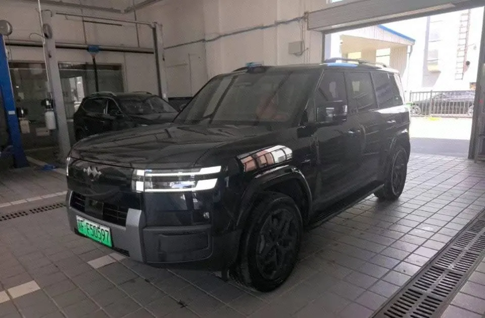 打开图片灯箱:FangChengBao 2025 titanium 7 1.5T stepless 190KM four-wheel drive Ultra version of automatic gear