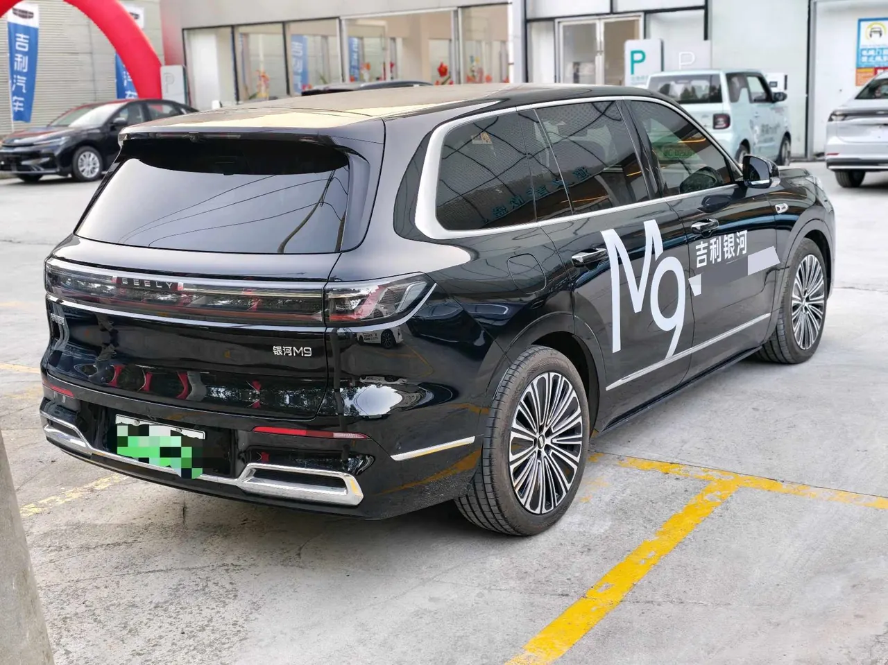 Geely Galaxy 2025 M9 1.5T 210km 4-wheel drive pilot version automatic gear 8