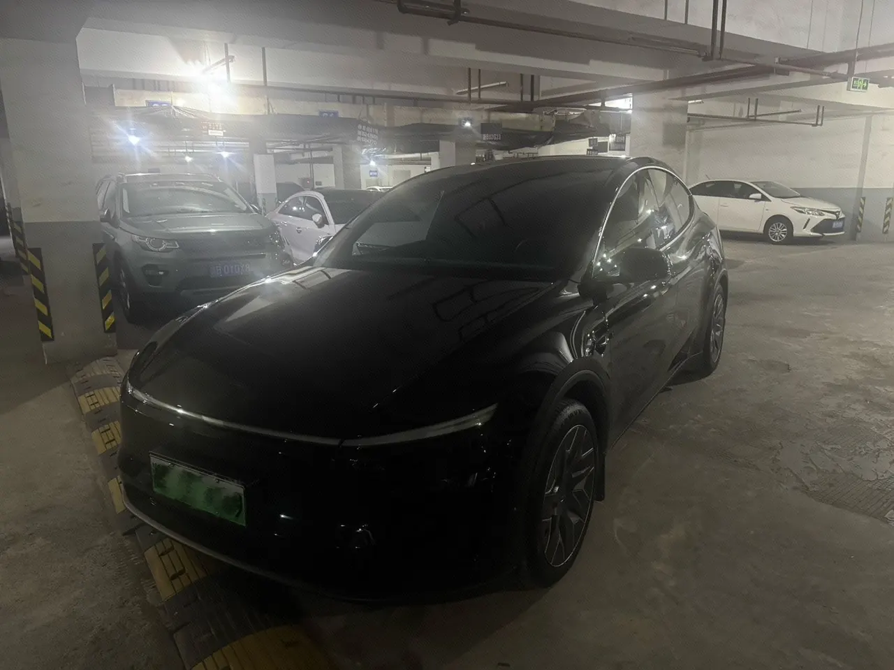 打开图片灯箱:Tesla 2025 Model Y L Long Endurance All-Wheel Drive Automatic Transmission