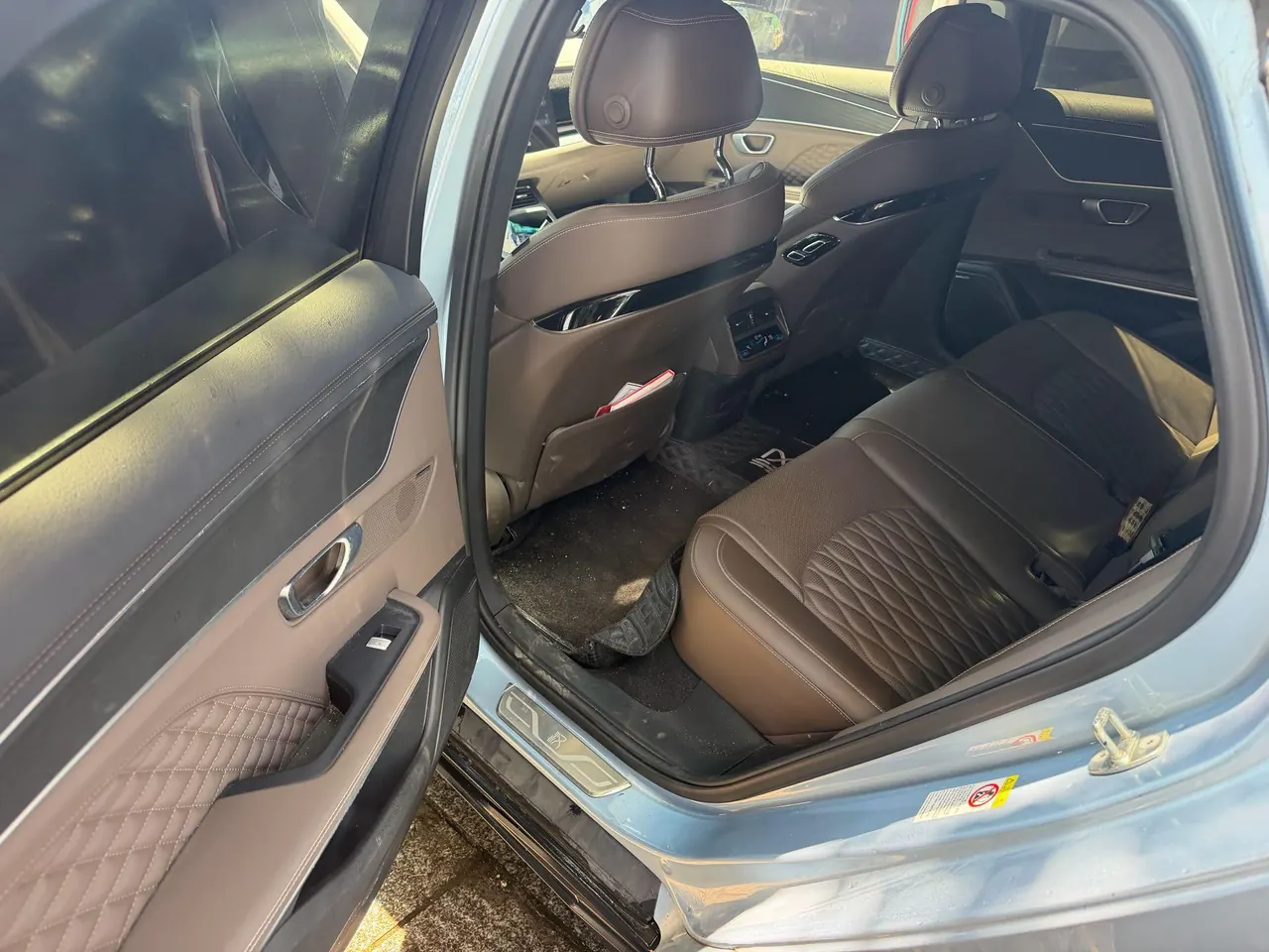 BYD 2023 Han DM-i 1.5T stepless champion version 121KM exclusive automatic gear 4